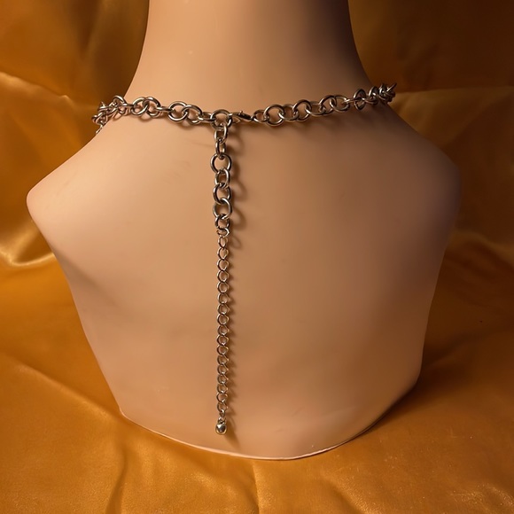 Silver colored rose necklace with extender chain and antique black wash - Picture 3 of 8